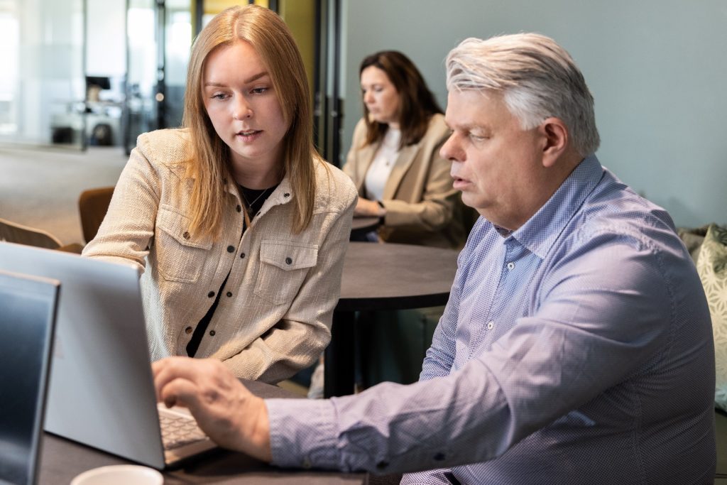 Centraal Bureau Huisartsenposten Rijnmond - ondersteunende stafdiensten waaronder het Supportteam ICT.