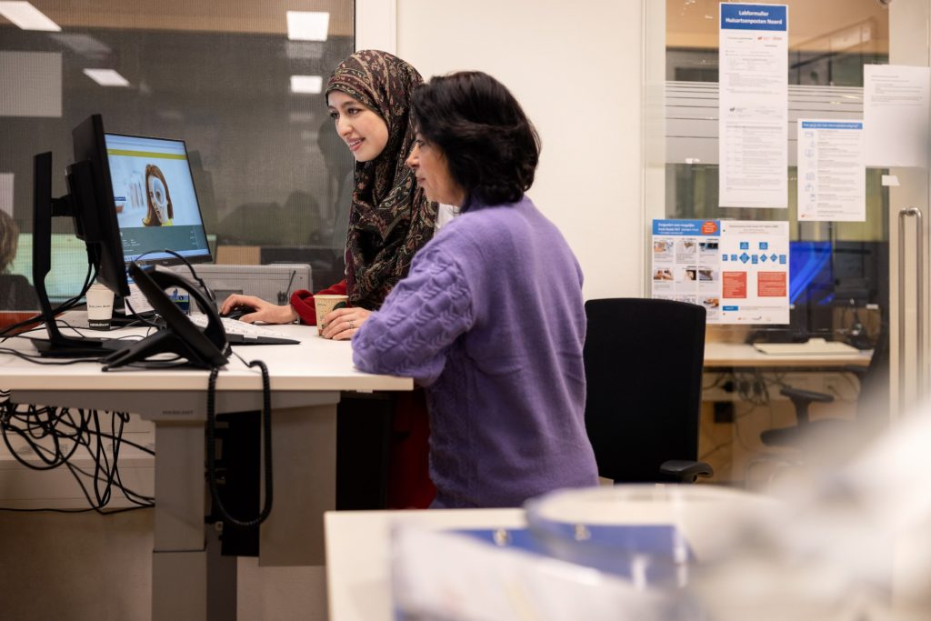 Medisch managers en triagisten overleggen geregeld met elkaar om de beste zorg te bieden.